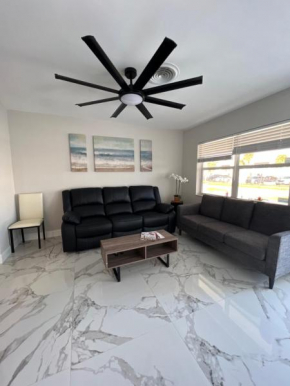 Renovated Apartment Quiet Backyard, Jacuzzi, BBQ,2